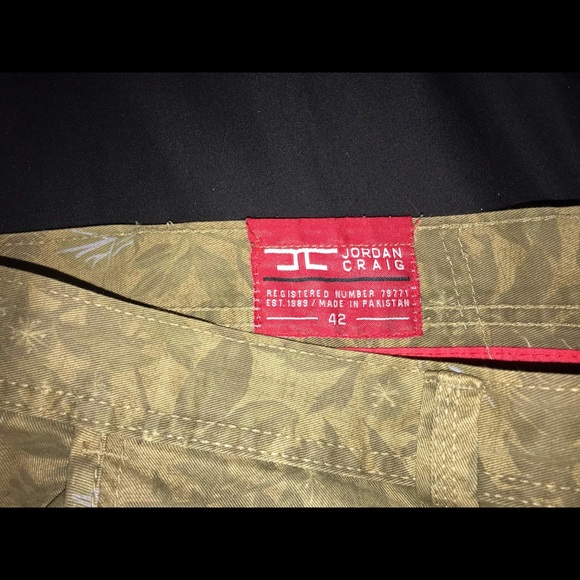 Men’s Camo/floral shorts size 42 waist - Picture 3 of 4